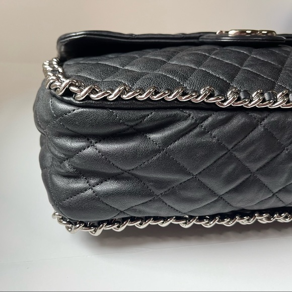 CHANEL Jumbo Washed Lambskin Quilted Maxi Chain
Around Flap Black - Picture 9 of 16